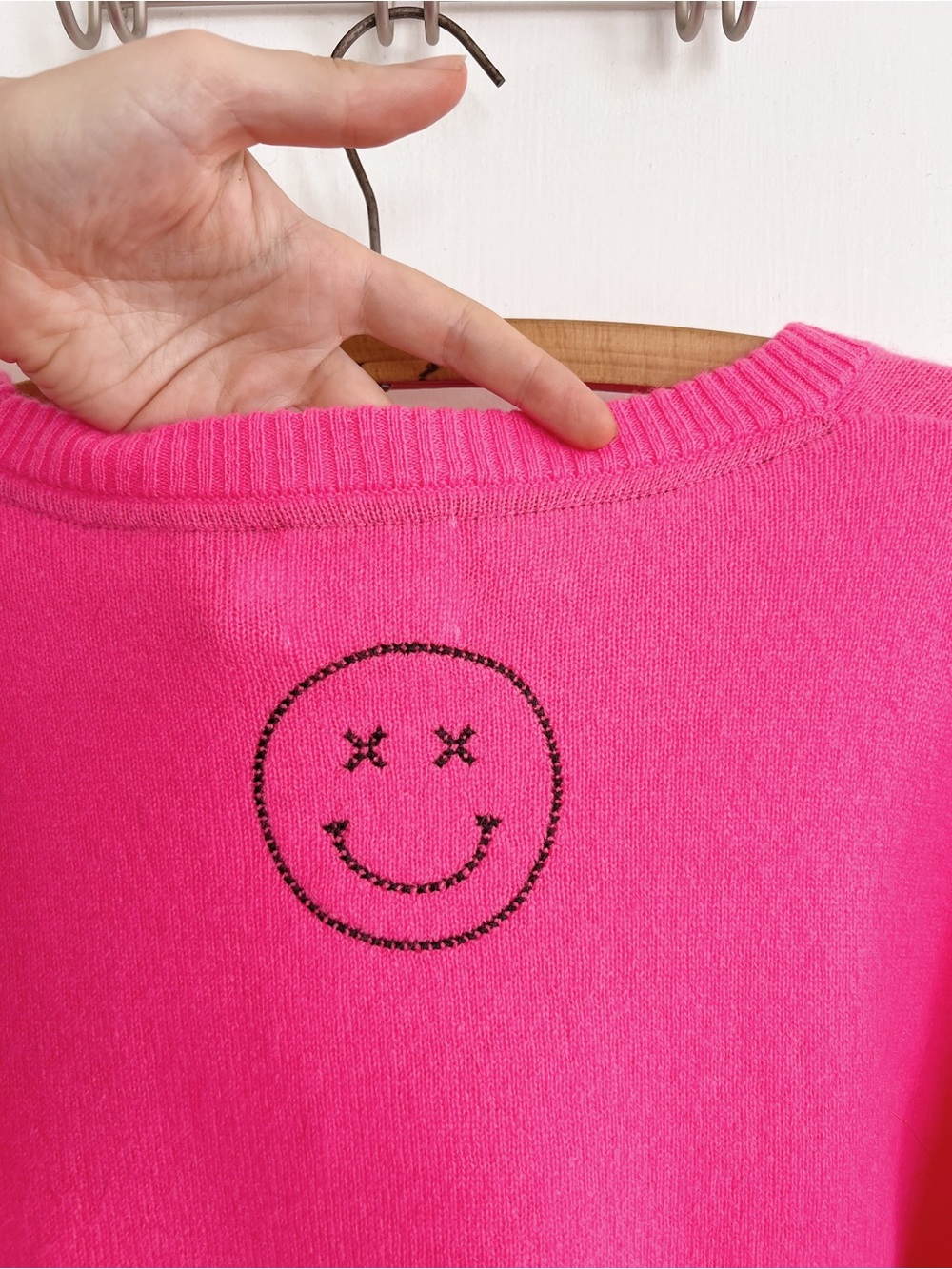Brodie Cashmere • Smiley Stitch Crew Neck Sweater neon pink oversized pullover - Picture 10 of 10